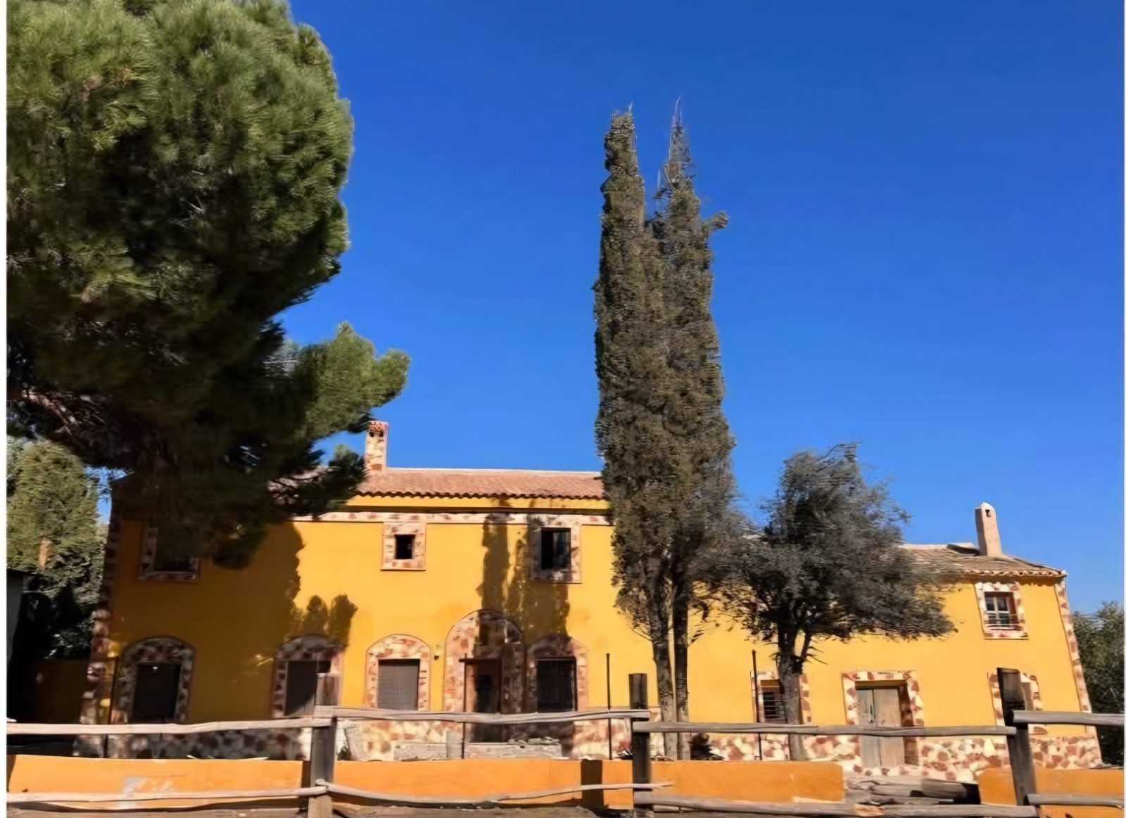 Magnificent Large Cortijo near Caniles, Granada in Canilies, Granada